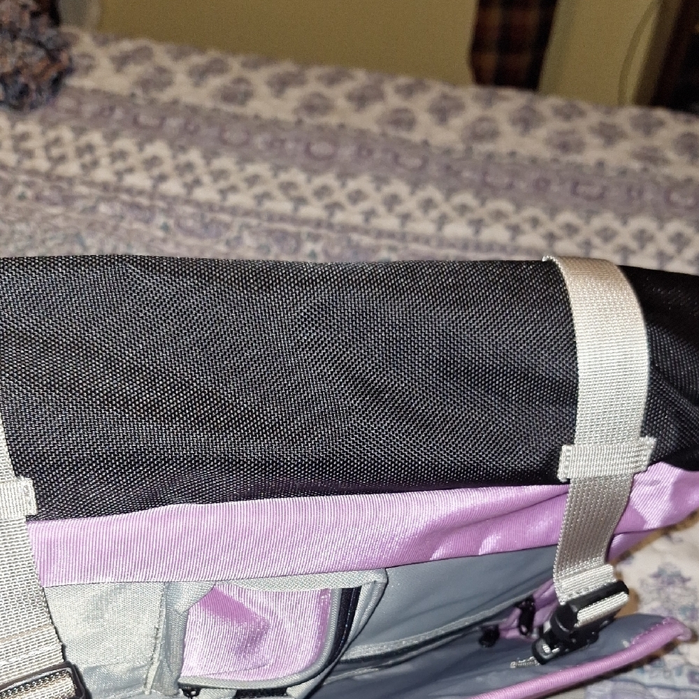 Victorinox Purple and Gray Messenger Bag/Computer Bag - Picture 12 of 12